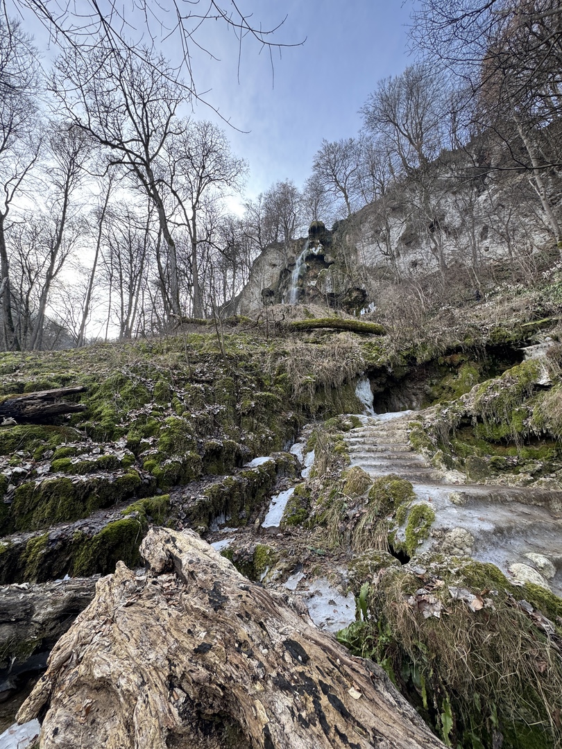 Uracher Wasserfall im Winter – Familienwanderung im Eis
