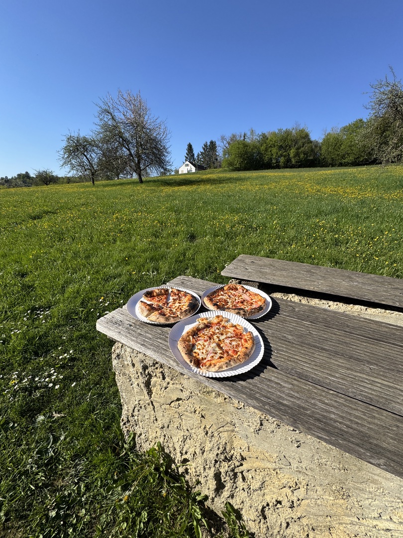 Mobile Pizza Nürtingen: Steinofen-Genuss unter freiem Himmel - Familienausflug
