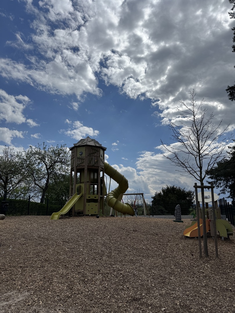 Spielplatz Neckartenzlingen Panoramastraße - Galeriebild 1
